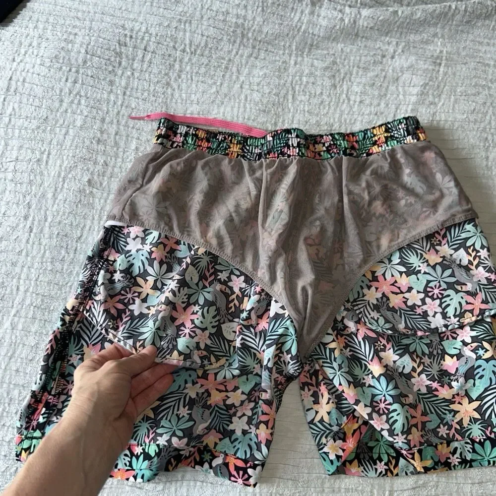 Chubbies The Bloomerangs Boys Medium Swim Trunks Midnight Flowers Tuscan Palm